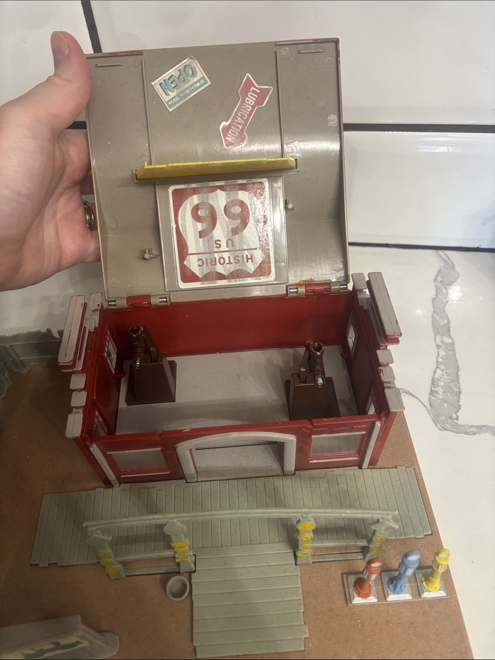 Pixar Cars Radiator Springs Curios Shop - Picture 4 of 4